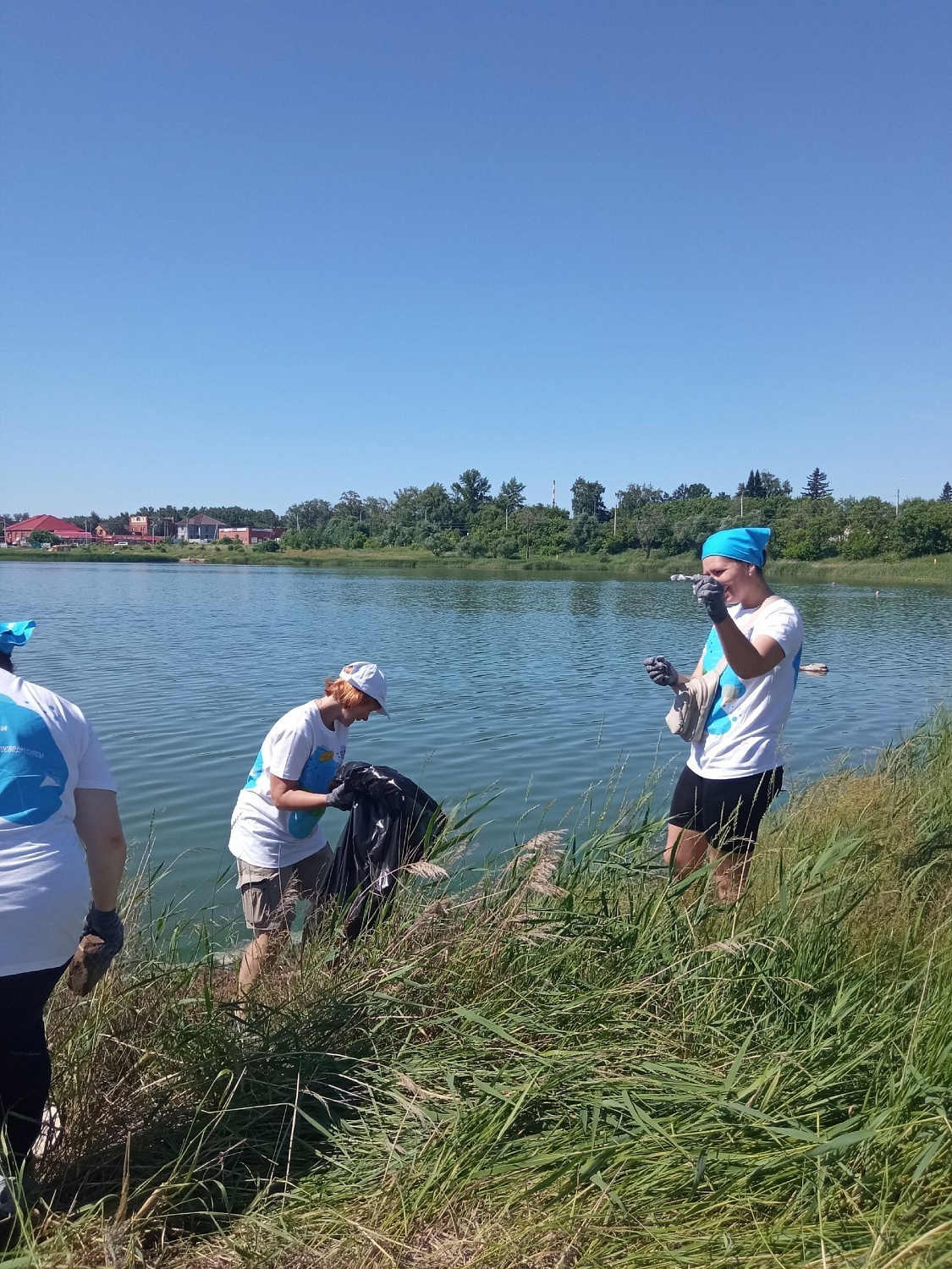 Уборка береговых линий озёр Омской области
