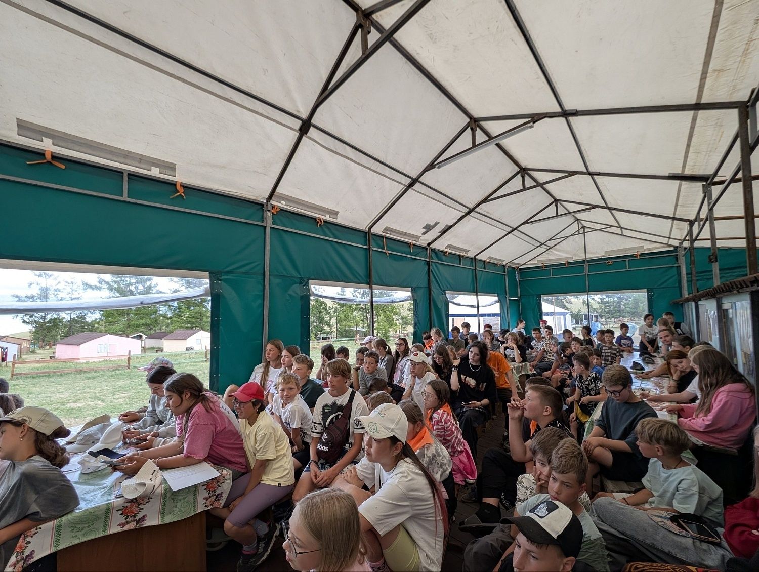 Лидер МВС Иркутской области стал научным наставником для школьников в лагере "Ольхон" на берегу Байкала