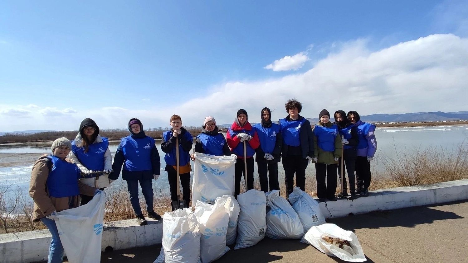 Участники Молодежного водного сообщества Республики Бурятия приняти участие в экологической акции «Вода России»