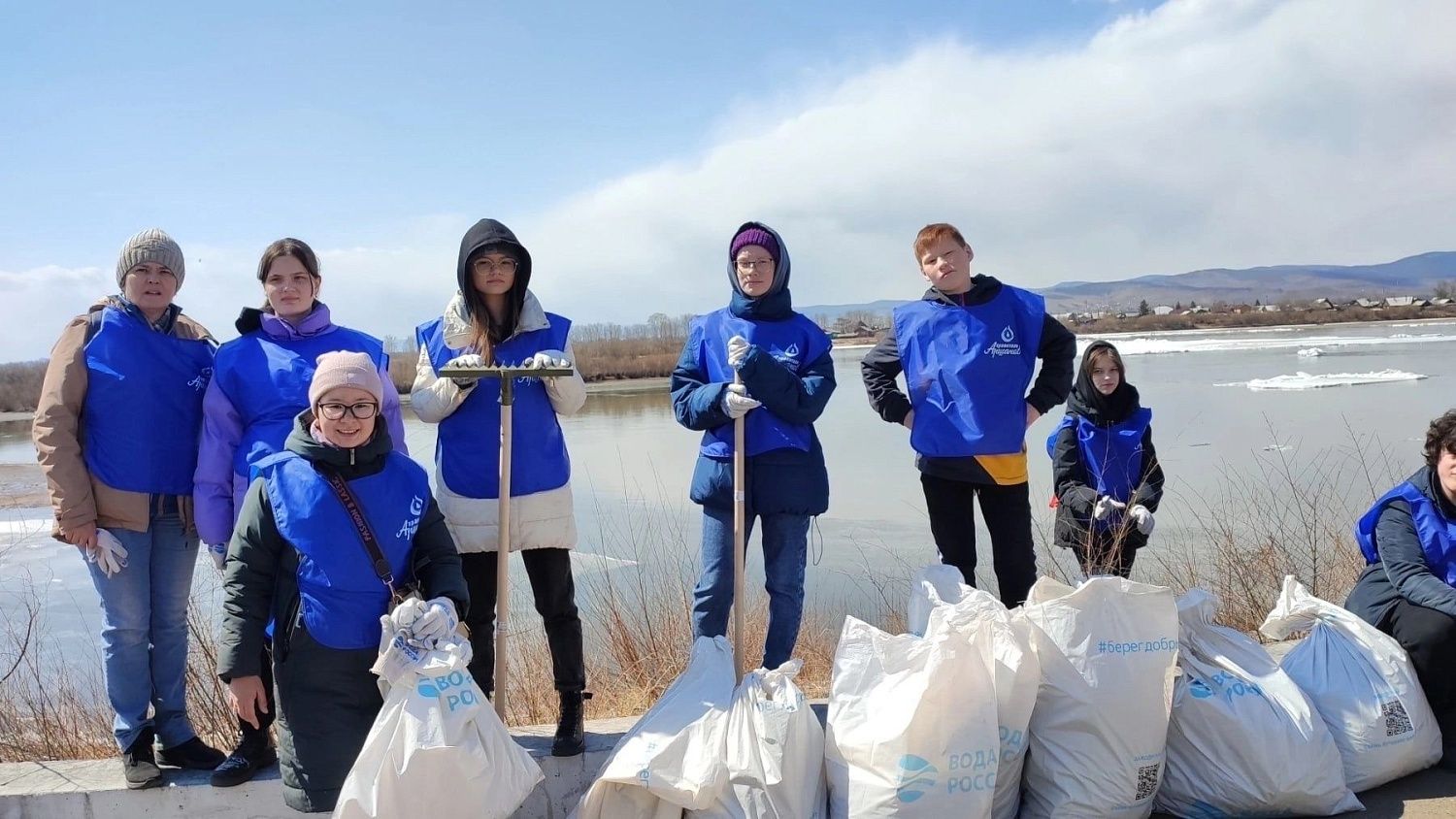 Участники Молодежного водного сообщества Республики Бурятия приняти участие в экологической акции «Вода России»